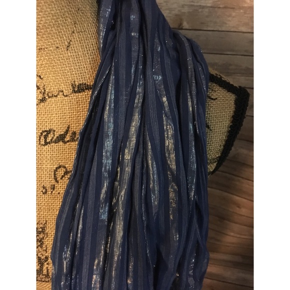 🧣Ann Taylor Loft Scarf - Picture 5 of 5